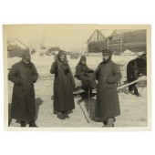 Soldati tedeschi del fronte orientale con cappelli invernali sovietici M40